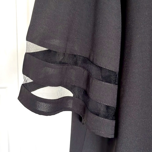 Loose fit, Black top with bell sleeves, sheer panels and buttons. Size 2X - Picture 6 of 9
